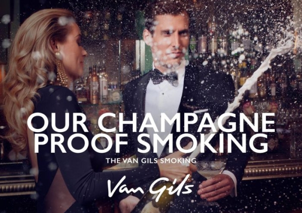 VAN GILS INTRODUCEERT AFSTOTELIJKE SMOKING. 