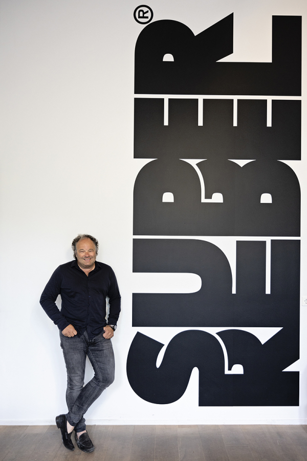 REBELS MET RESPECT VOOR TRADITIE. 