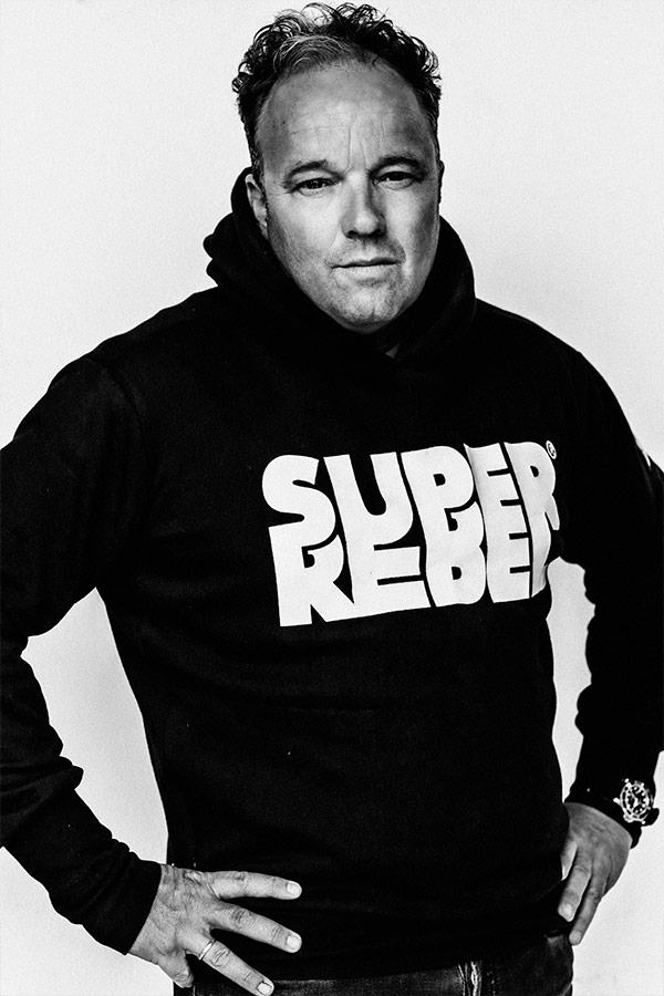 ALS JE WAARDE TOEVOEGT HEB JE BESTAANSRECHT. 