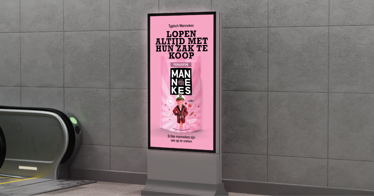 ECHTE MANNEKES LOPEN MET HUN ZAK TE KOOP.